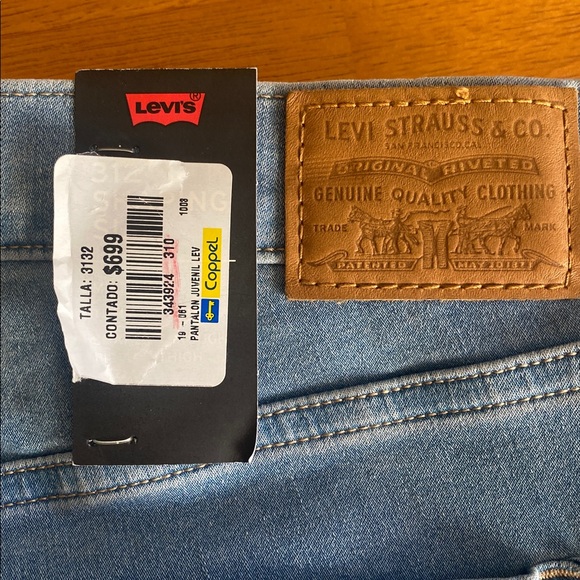 Levi's Women’s 312 Shaping Slim Light Blue Jeans Sz 31/32.  NWT - Picture 4 of 10
